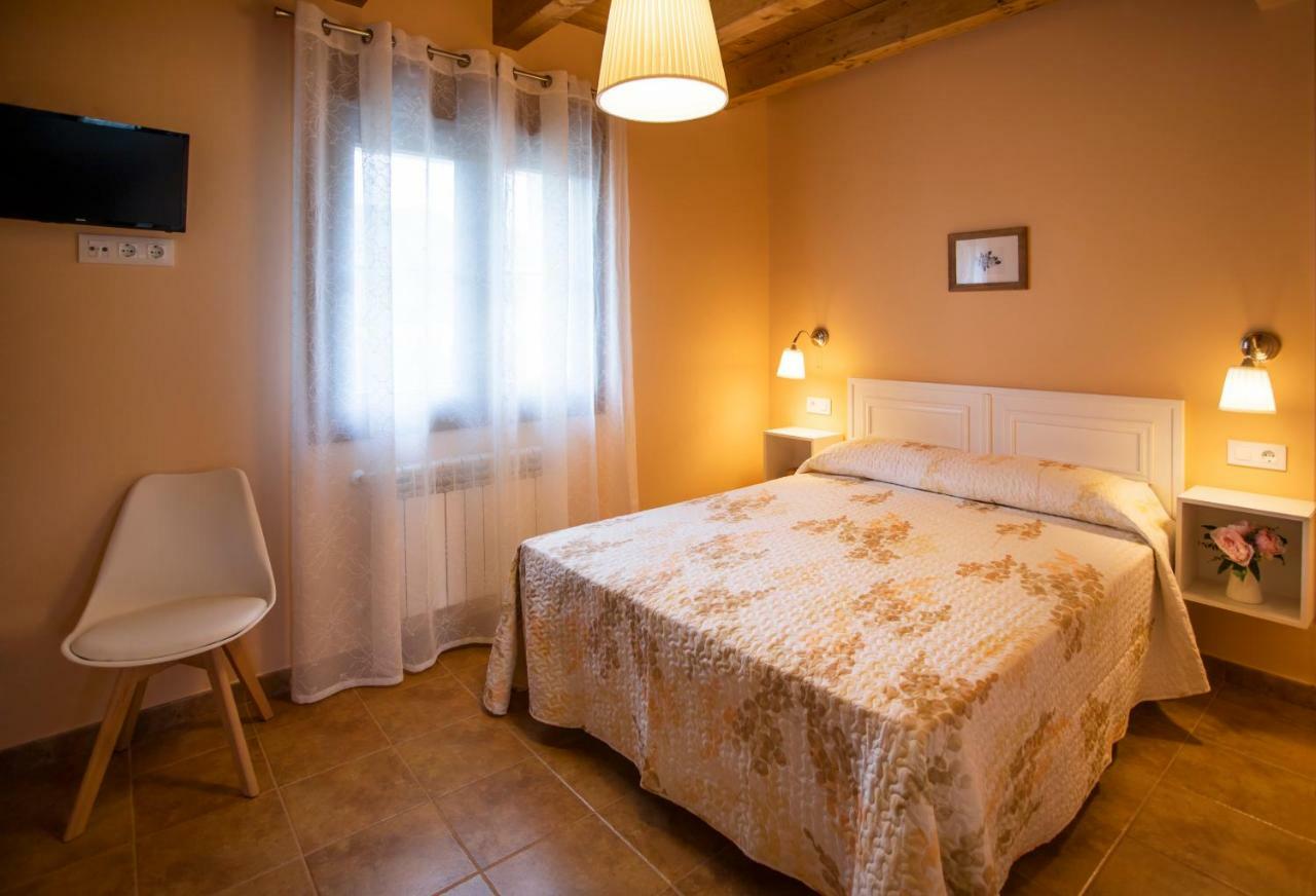 Onís El Campo Mateo Apartamentos מראה חיצוני תמונה